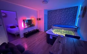 Appartement terrasse chambre jacuzzi privatif